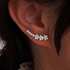 Élégantes boucles d'oreilles florales en argent, au style intemporel