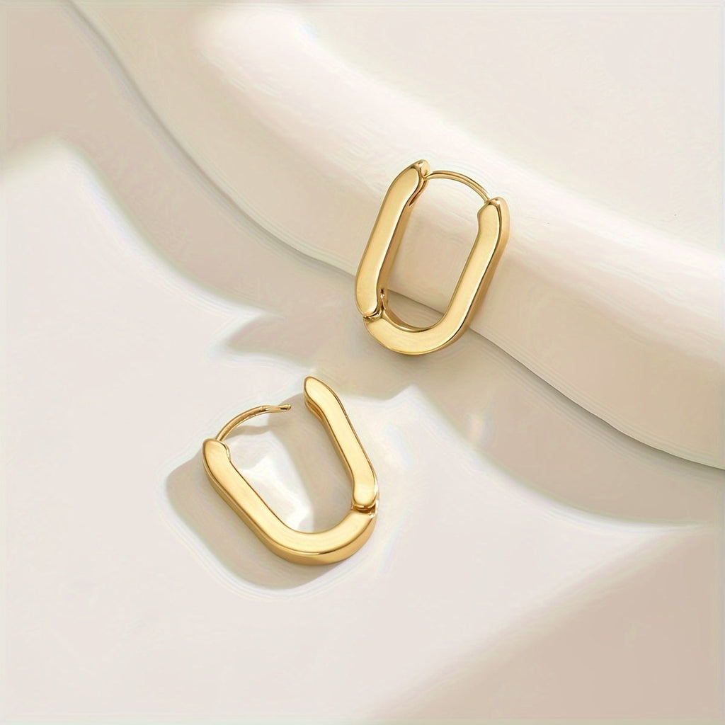 Elegantes pendientes de aro con diseño geométrico