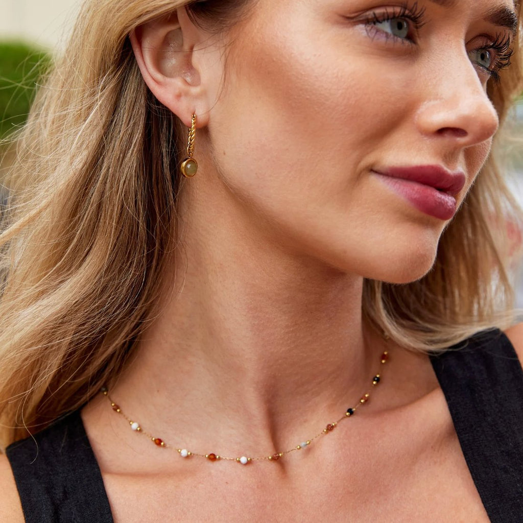 Collar minimalista con gema
