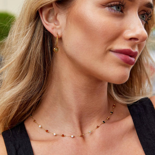 Collar minimalista con gema